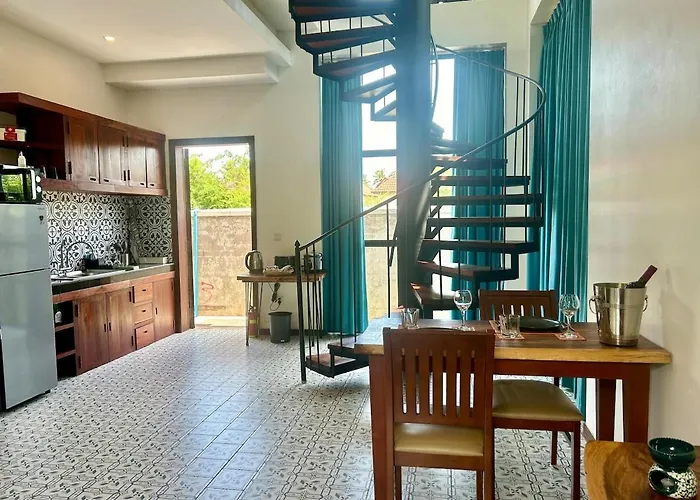 Duplex, 1Br Loft, King Bed, Pool, Garden, Sony Soundbar